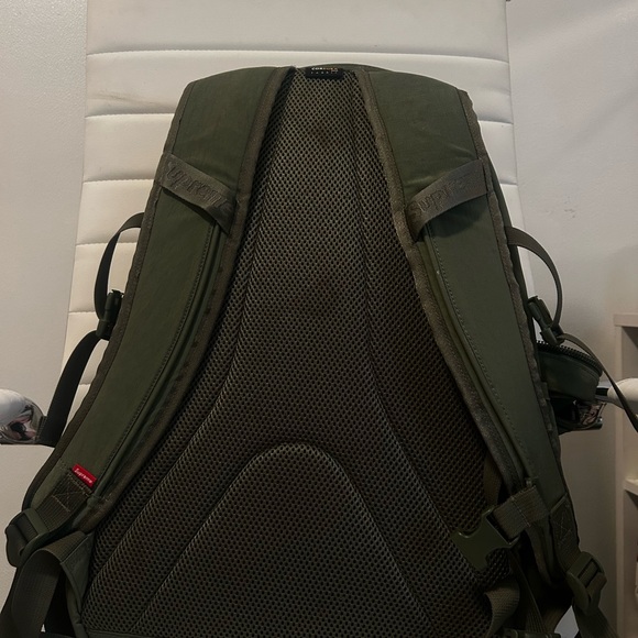 Supreme Backpack - Picture 2 of 2